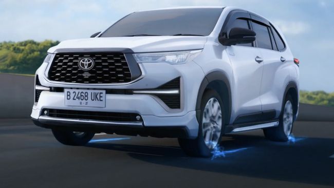 Toyota Inova Putih Tahun 2022
